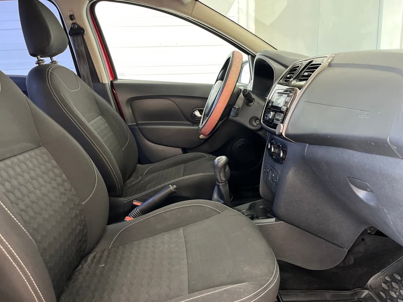 Renault Logan с пробегом, 2015 год, Волгоград, 1.6 бензин, Механика - вид 18