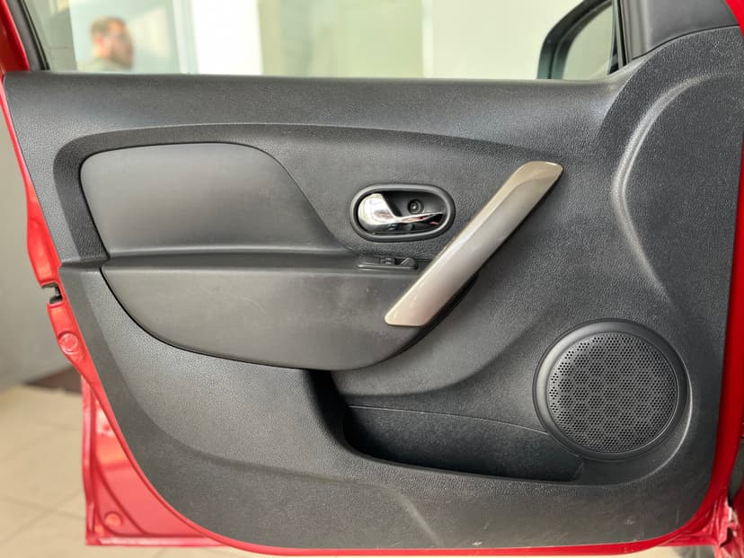 Renault Logan с пробегом, 2015 год, Волгоград, 1.6 бензин, Механика - вид 19