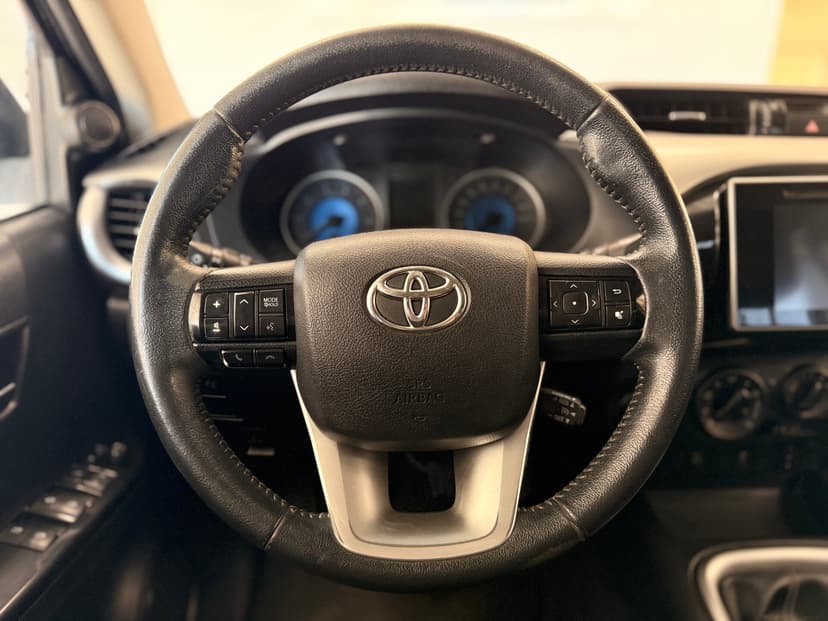 Toyota Hilux с пробегом, 2015 год, Волгоград, 2.4 дизель, Механика - вид 10