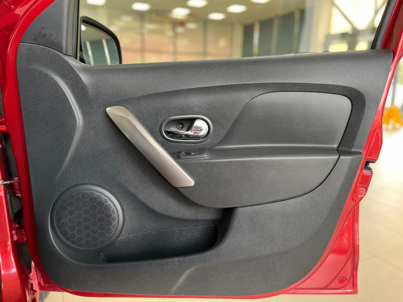 Renault Logan с пробегом, 2015 год, Волгоград, 1.6 бензин, Механика - вид 20