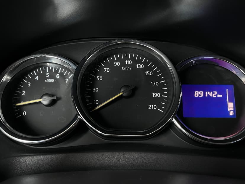 Renault Logan с пробегом, 2015 год, Волгоград, 1.6 бензин, Механика - вид 13
