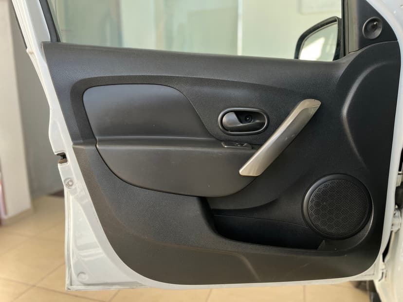 Renault Sandero с пробегом, 2016 год, Волгоград, 1.6 бензин, Механика - вид 19