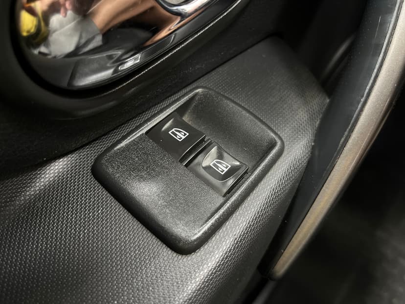Renault Logan с пробегом, 2015 год, Волгоград, 1.6 бензин, Механика - вид 17