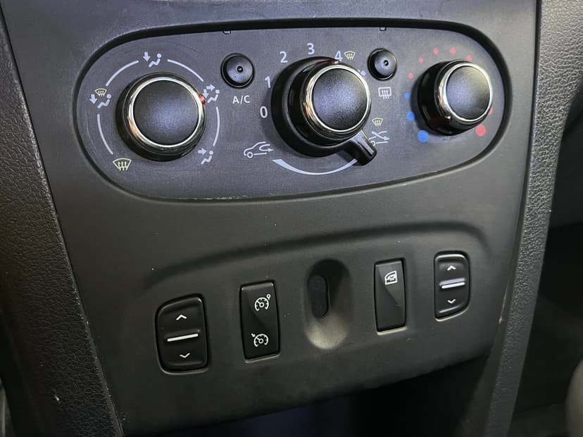 Renault Logan с пробегом, 2015 год, Волгоград, 1.6 бензин, Механика - вид 15
