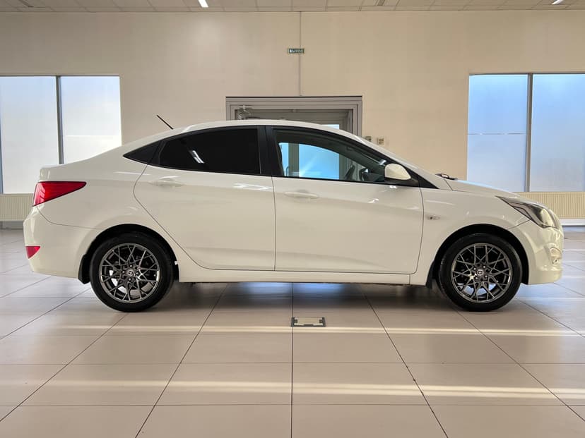 Hyundai Solaris с пробегом, 2014 год, Волгоград, 1.4 бензин, Механика - вид 2