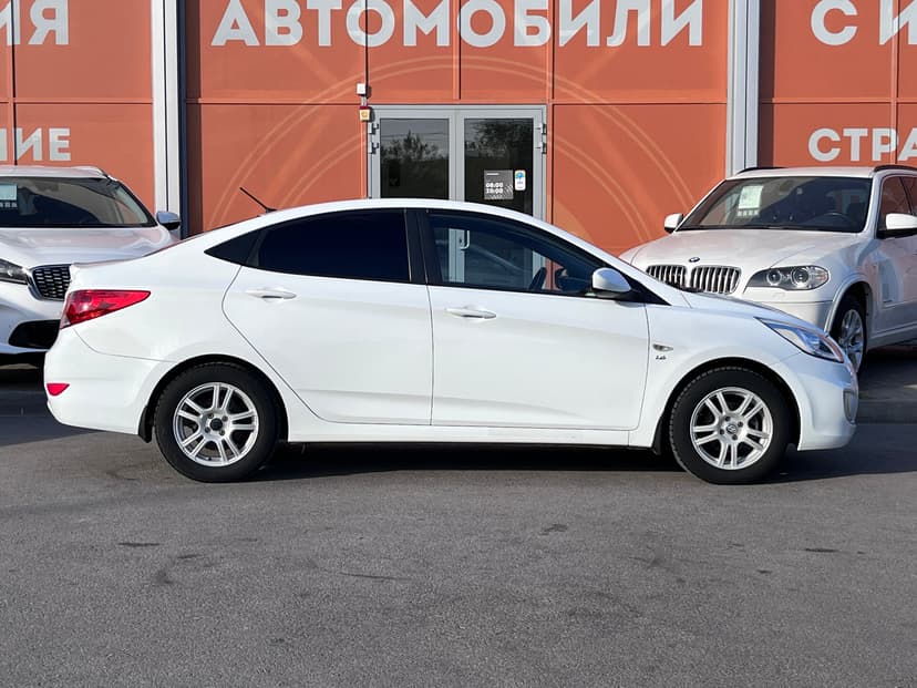 Hyundai Solaris с пробегом, 2014 год, Волгоград, 1.6 бензин, Механика - вид 4