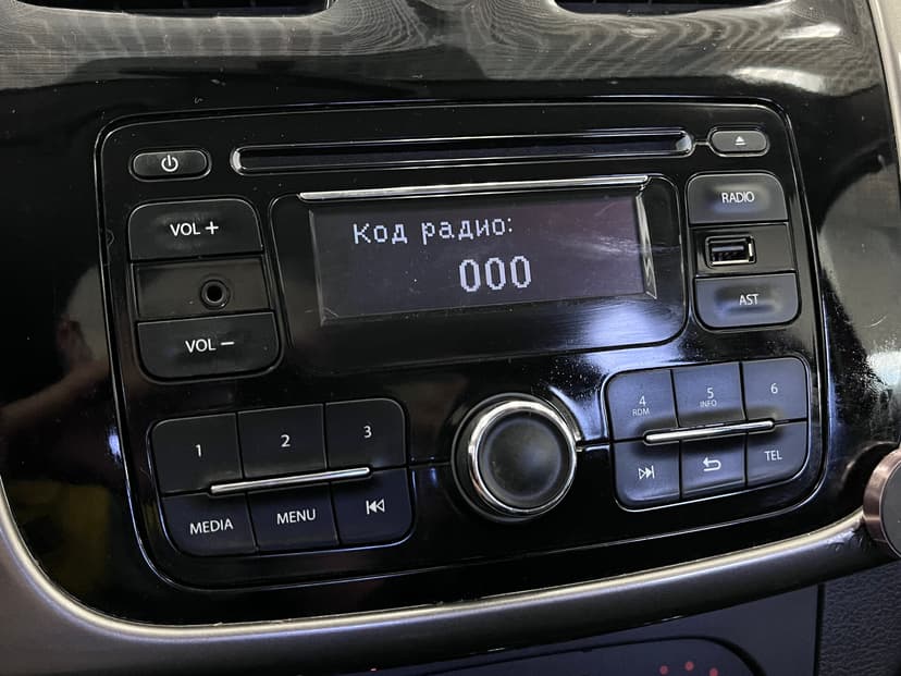 Renault Logan с пробегом, 2015 год, Волгоград, 1.6 бензин, Механика - вид 14