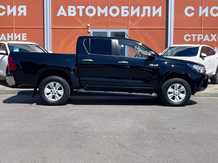 Toyota Hilux с пробегом, 2015 год, Волгоград, 2.4 дизель, Механика - вид 4