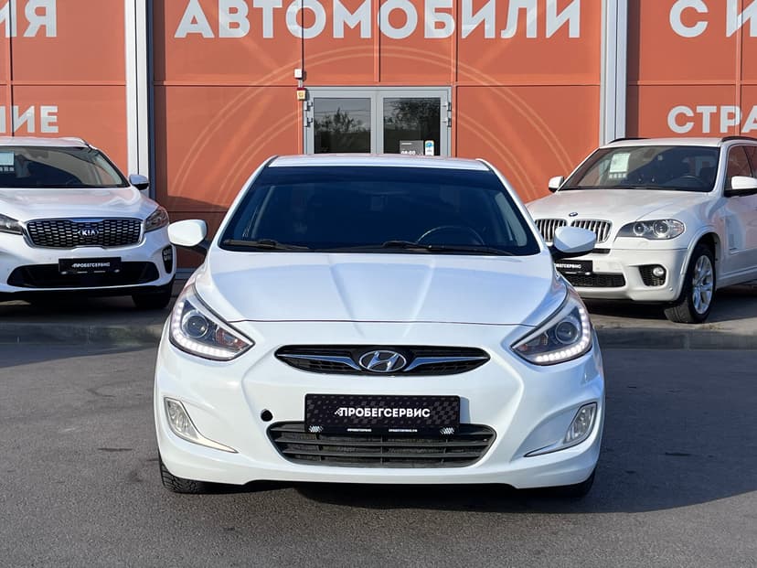 Hyundai Solaris с пробегом, 2014 год, Волгоград, 1.6 бензин, Механика - вид 2