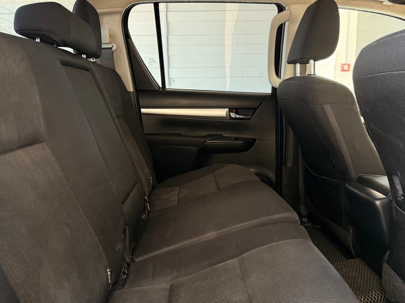 Toyota Hilux с пробегом, 2015 год, Волгоград, 2.4 дизель, Механика - вид 21