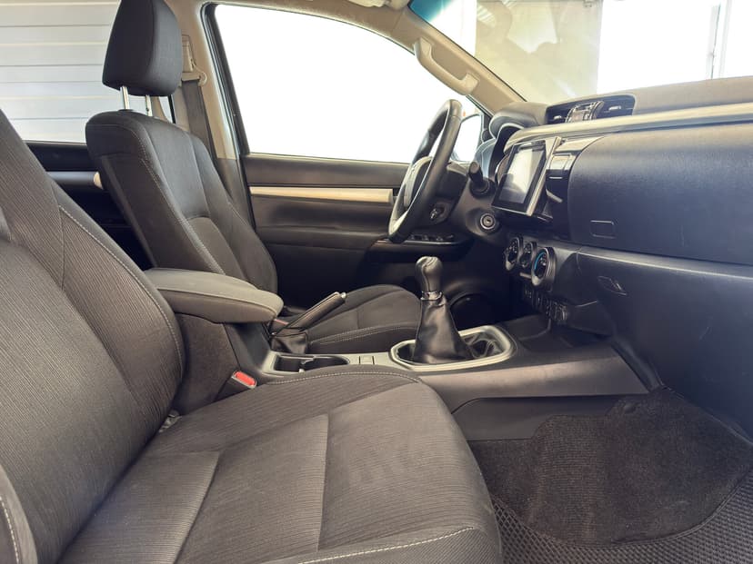 Toyota Hilux с пробегом, 2015 год, Волгоград, 2.4 дизель, Механика - вид 20