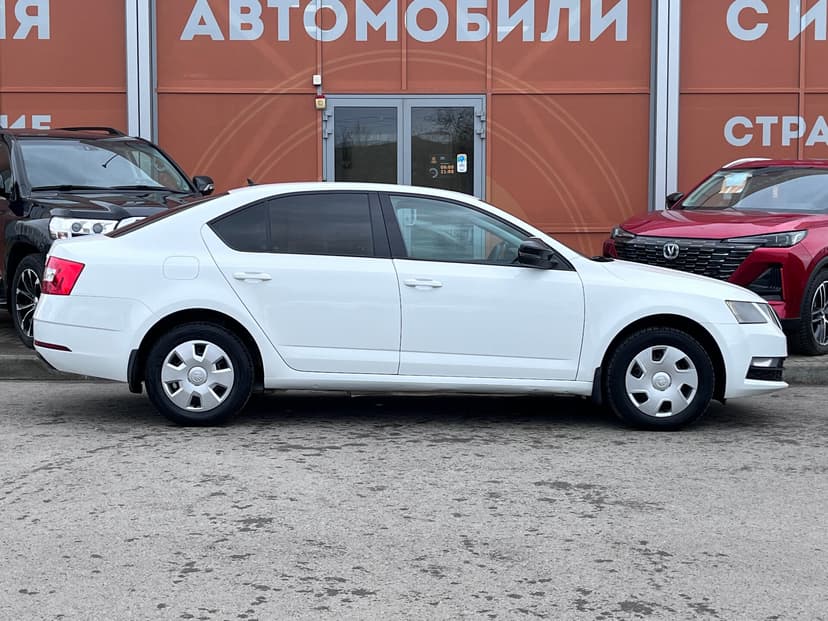 Skoda Octavia с пробегом, 2019 год, Волгоград, 1.6 бензин, Автомат - вид 4