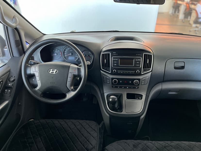Hyundai H-1 с пробегом, 2016 год, Волгоград, 2.5 дизель, Механика - вид 11
