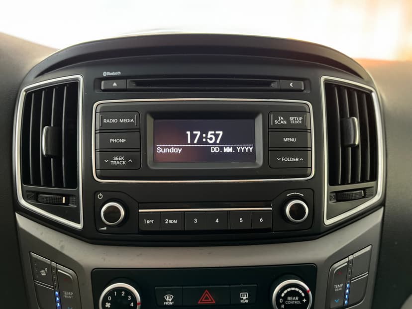 Hyundai H-1 с пробегом, 2016 год, Волгоград, 2.5 дизель, Механика - вид 16