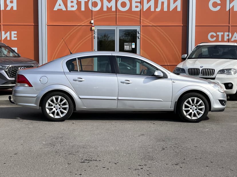 Opel Astra с пробегом, 2012 год, Волгоград, 1.8 бензин, Автомат - вид 4