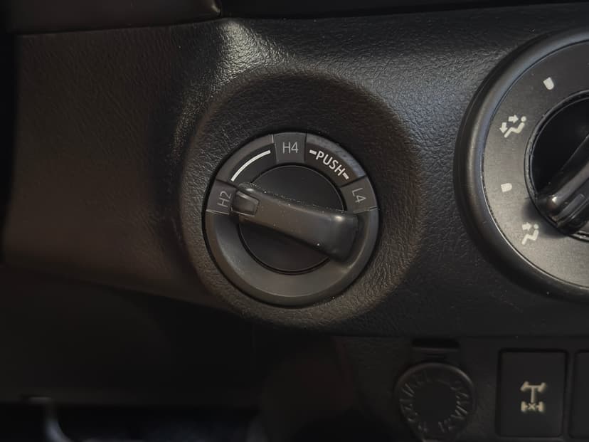 Toyota Hilux с пробегом, 2015 год, Волгоград, 2.4 дизель, Механика - вид 13