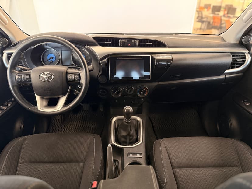 Toyota Hilux с пробегом, 2015 год, Волгоград, 2.4 дизель, Механика - вид 9