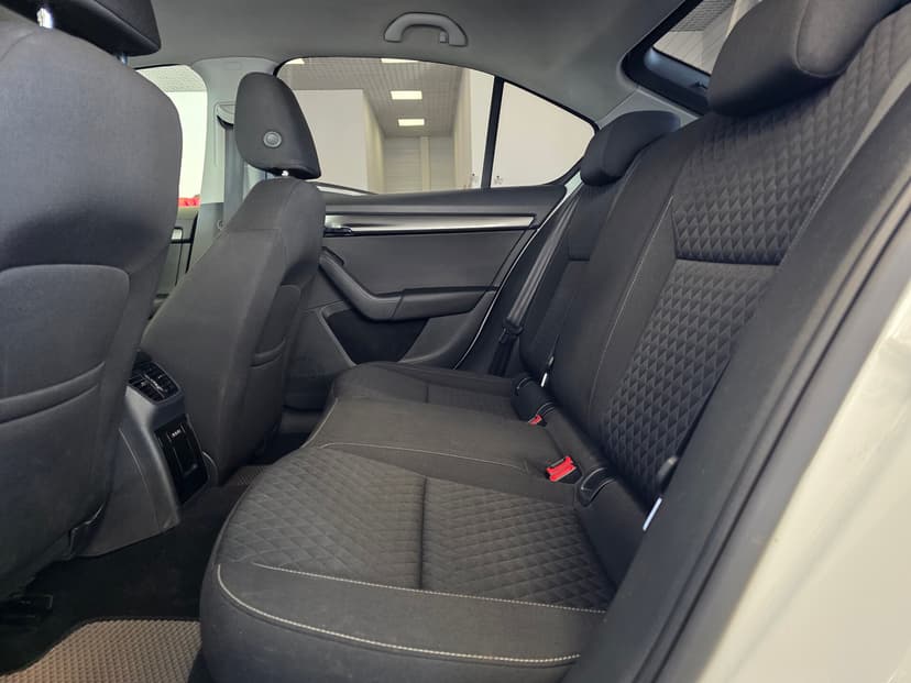 Skoda Octavia с пробегом, 2017 год, Волгоград, 1.6 бензин, Автомат - вид 30