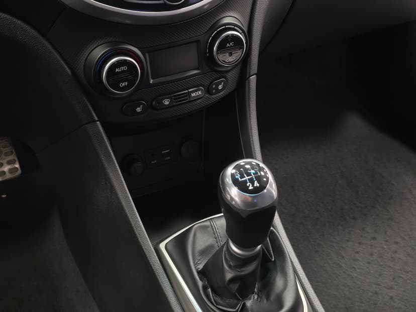 Hyundai Solaris с пробегом, 2015 год, Волгоград, 1.4 бензин, Механика - вид 16