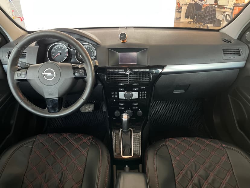 Opel Astra с пробегом, 2012 год, Волгоград, 1.8 бензин, Автомат - вид 9
