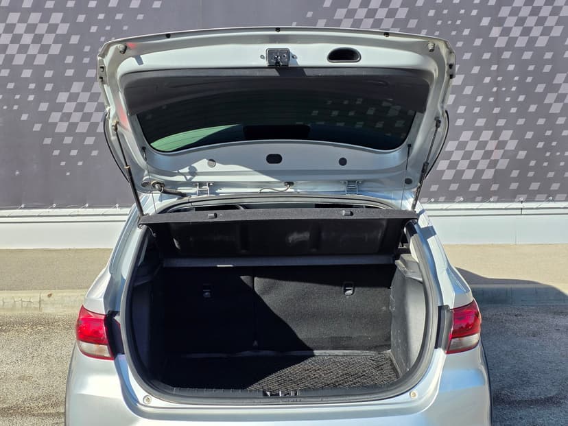KIA Rio X-Line с пробегом, 2017 год, Волгоград, 1.4 бензин, Механика - вид 9