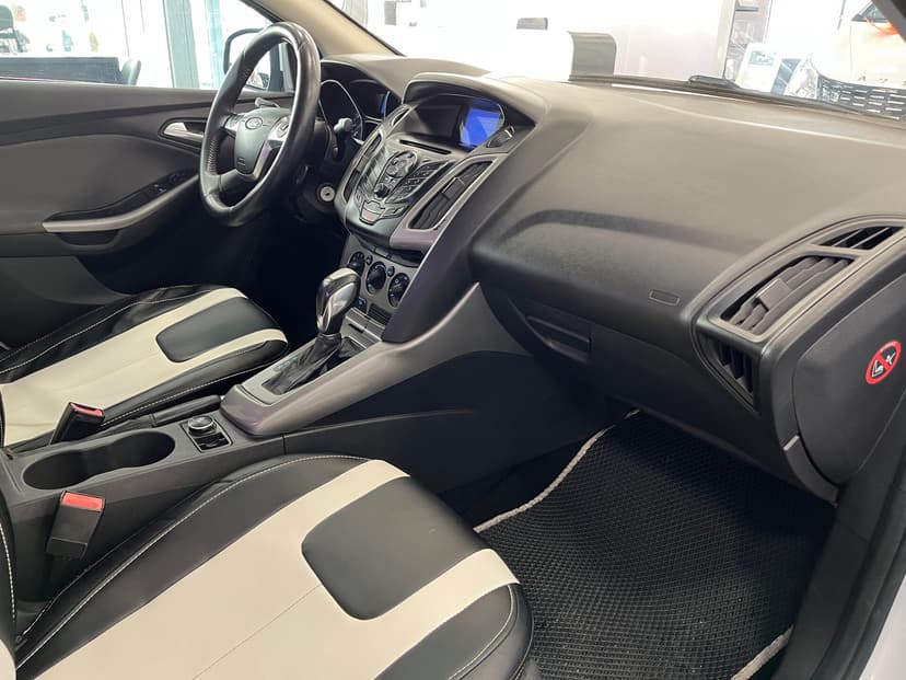 ford-focus-2012-25-24