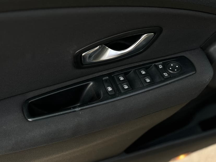 renault-fluence-2011-982-15