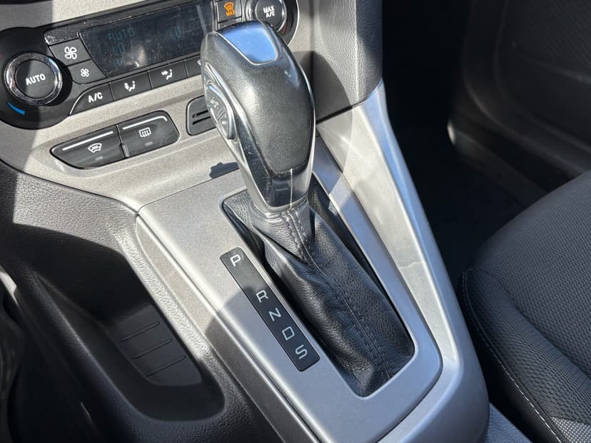 ford-focus-2013-111-16