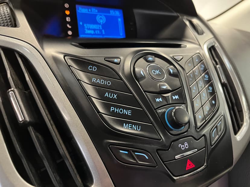 ford-focus-2012-25-15