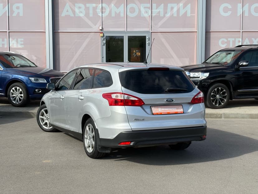 ford-focus-2013-111-4