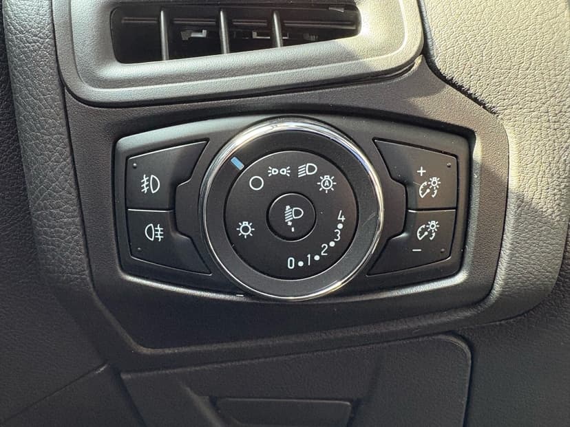 ford-focus-2013-111-18