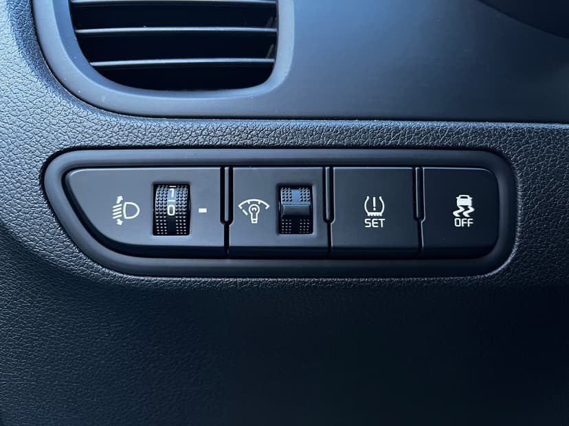 kia-rio x-line-2019-476-21