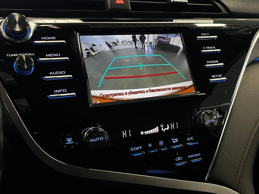 toyota-camry-2018-930-16