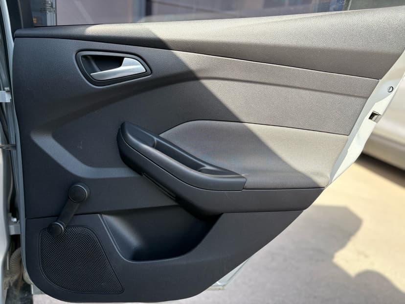 ford-focus-2013-111-27