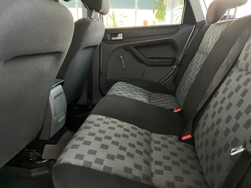 ford-focus-2006-1055-20