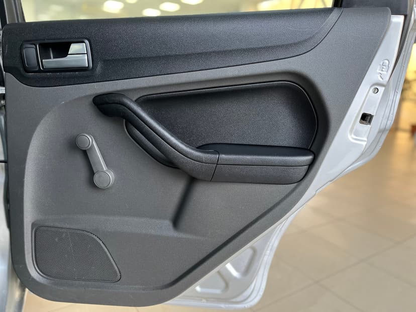 ford-focus-2006-1055-23