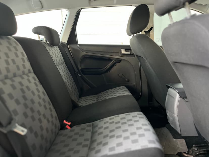 ford-focus-2006-1055-21