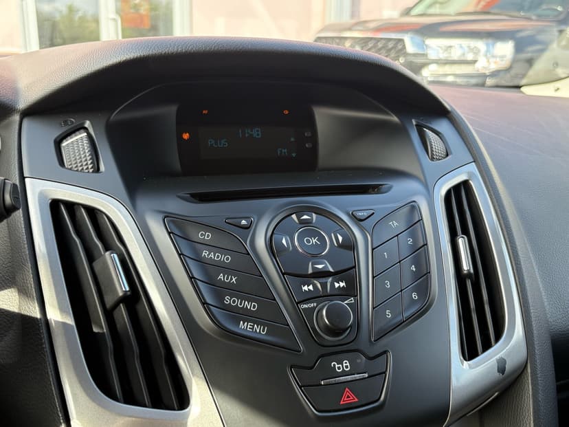 ford-focus-2013-111-14