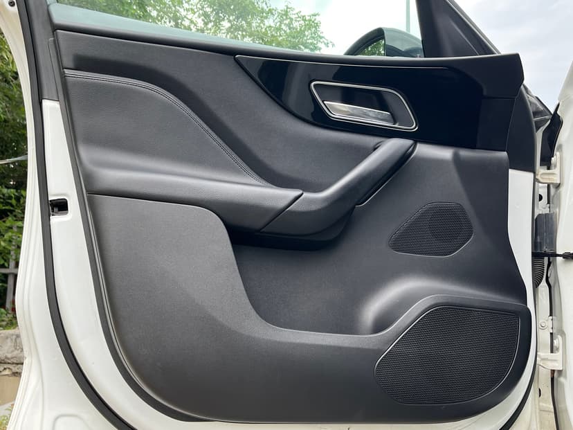 jaguar-f-pace-2016-31-24