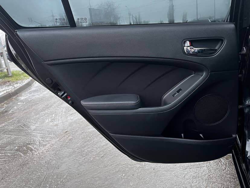 kia-cerato-2017-60-24