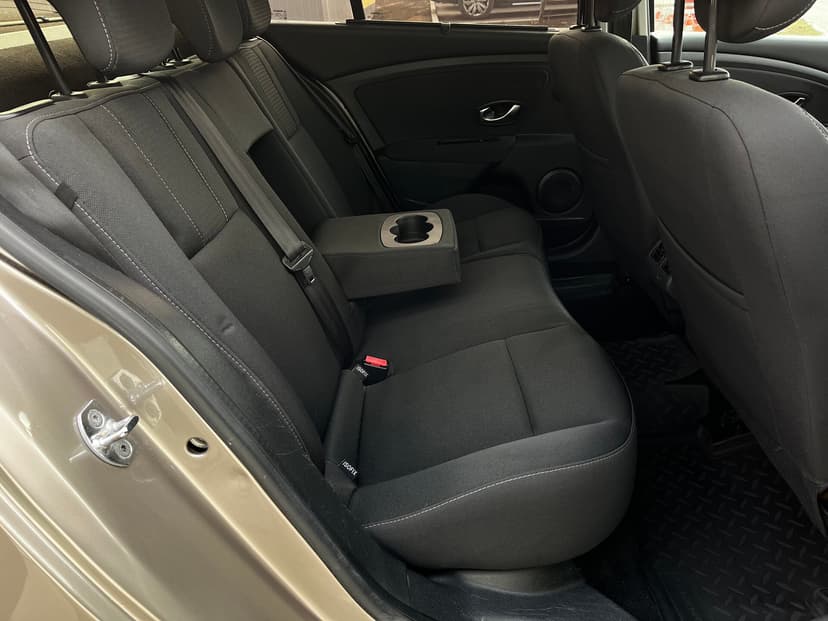 renault-fluence-2011-982-21