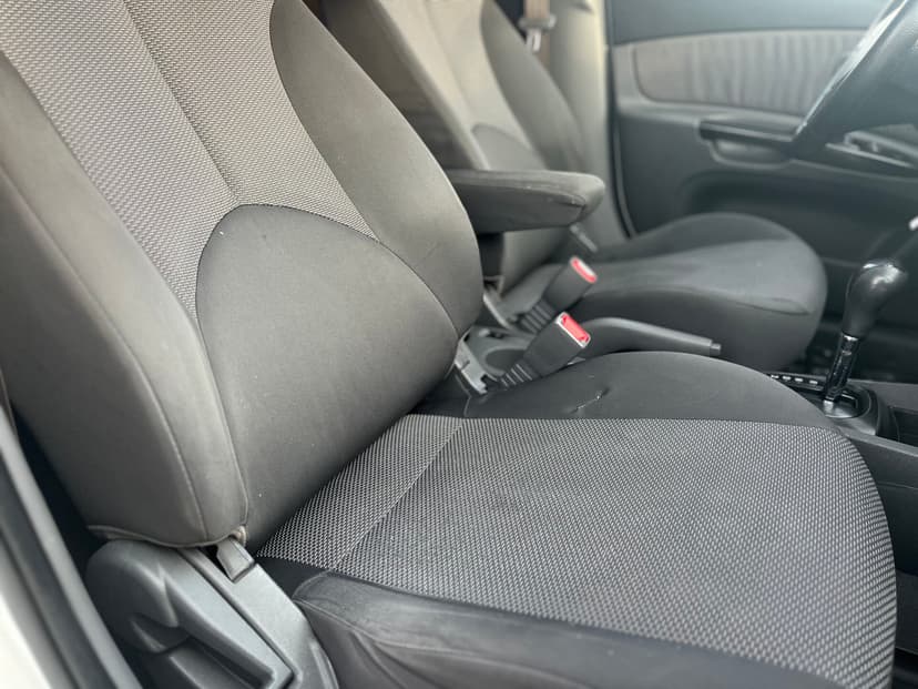 kia-rio-2011-1011-18