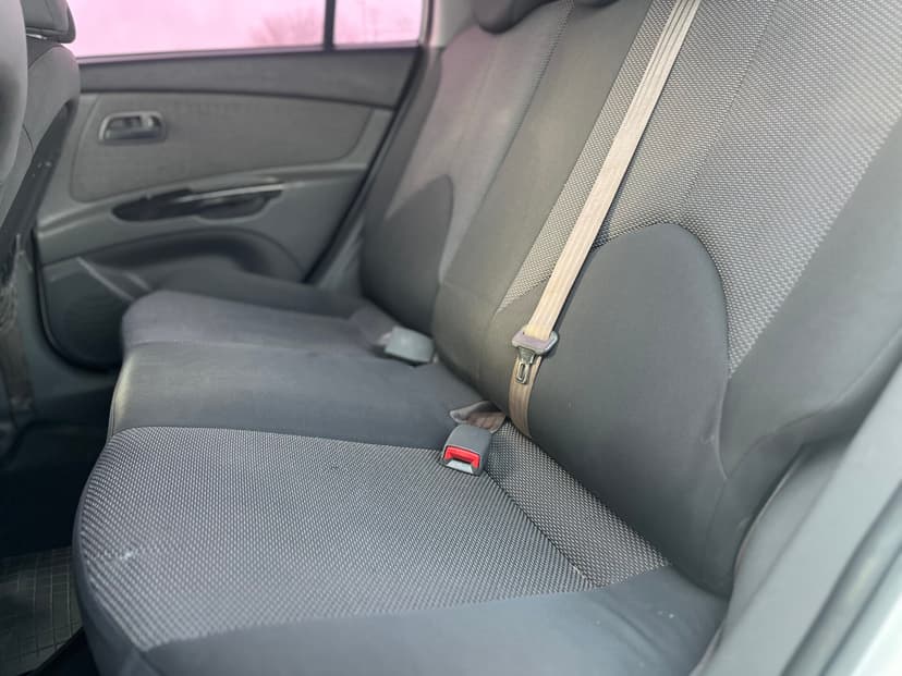 kia-rio-2011-1011-22