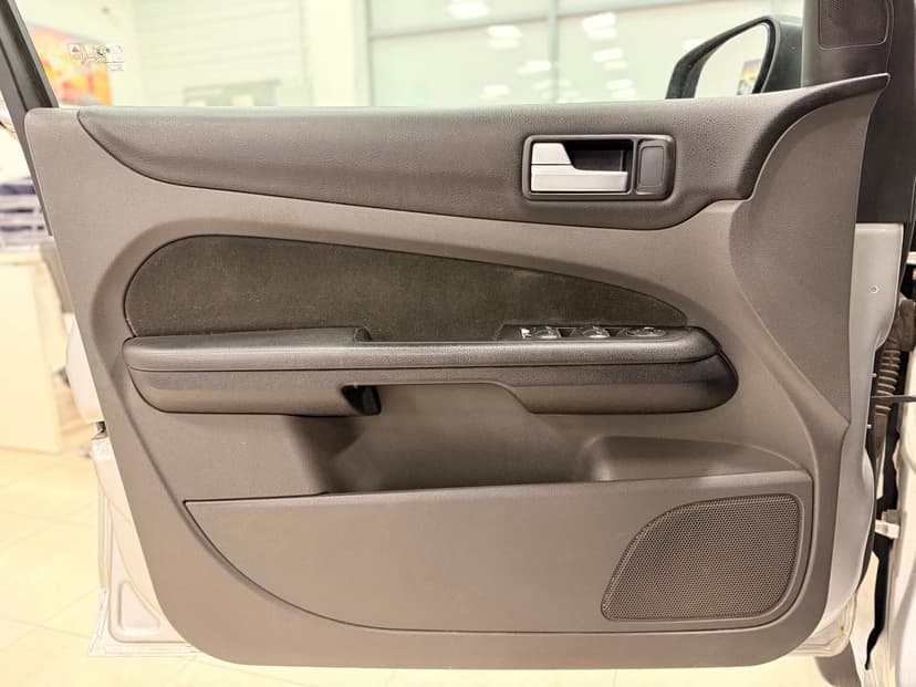 ford-focus-2007-789-23