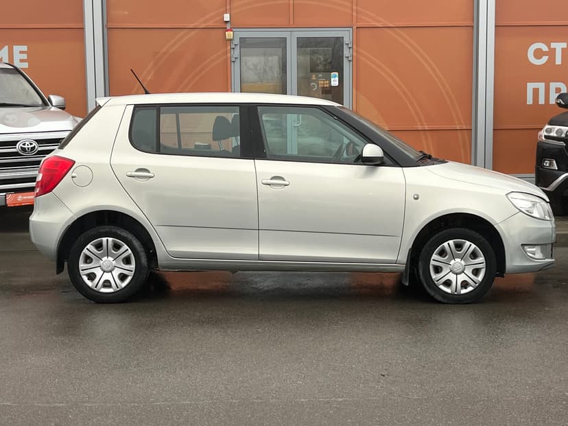 skoda-fabia-2013-700-3