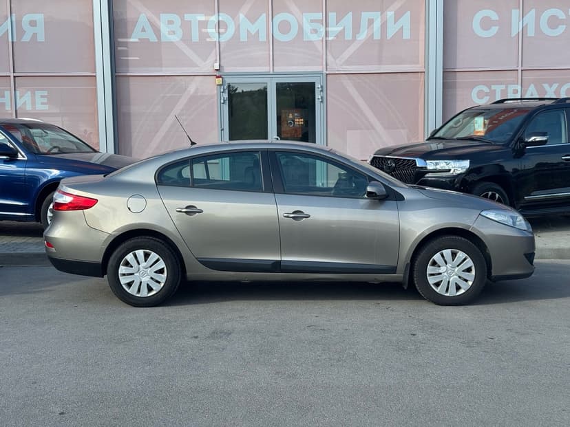 renault-fluence-2010-128-3