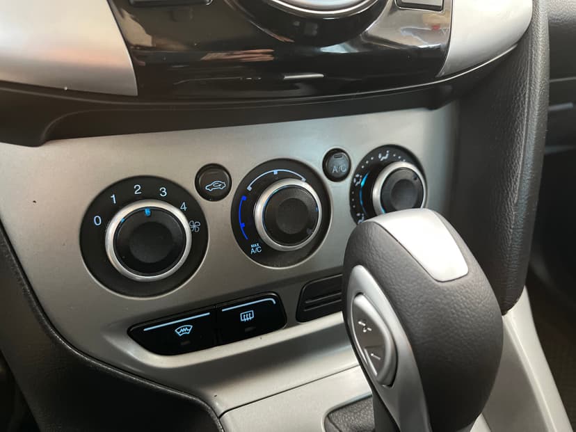 ford-focus-2014-1044-17