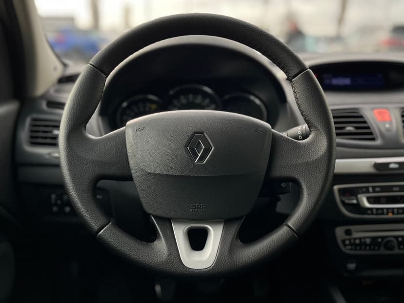 renault-fluence-2011-982-9