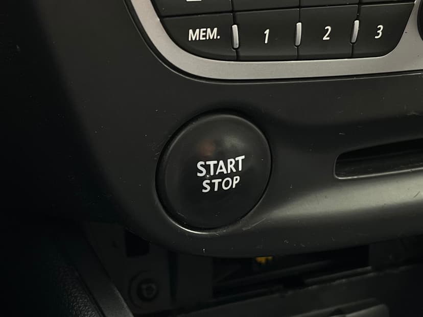 renault-fluence-2011-982-12