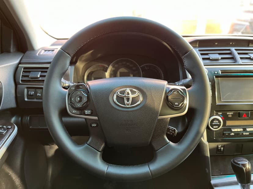 toyota-camry-2014-947-11